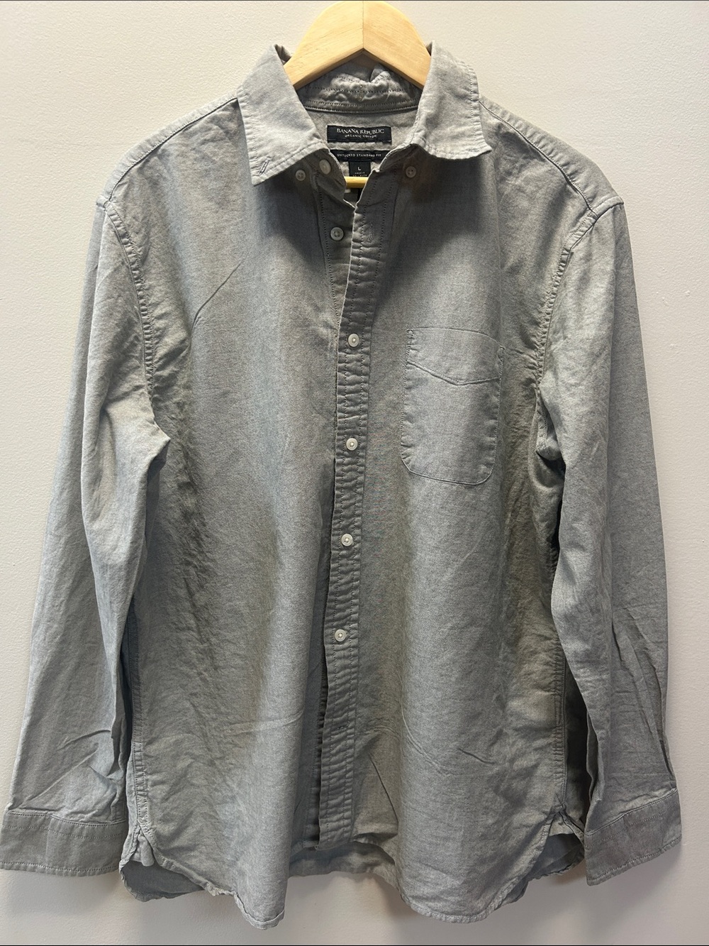 Banana Republic Organic Cotton Men's UntuckClassic Button-Up Shirt in Sage Green
